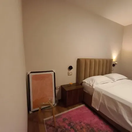 Penthouse & Aparts Guest house