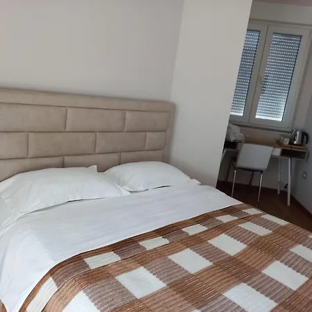 Penthouse & Aparts Guest house