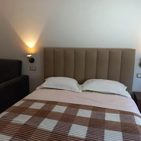 Penthouse & Aparts Guest house
