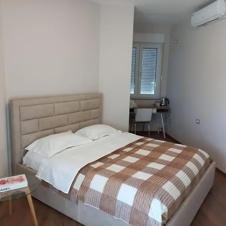 Penthouse & Aparts Guest house *